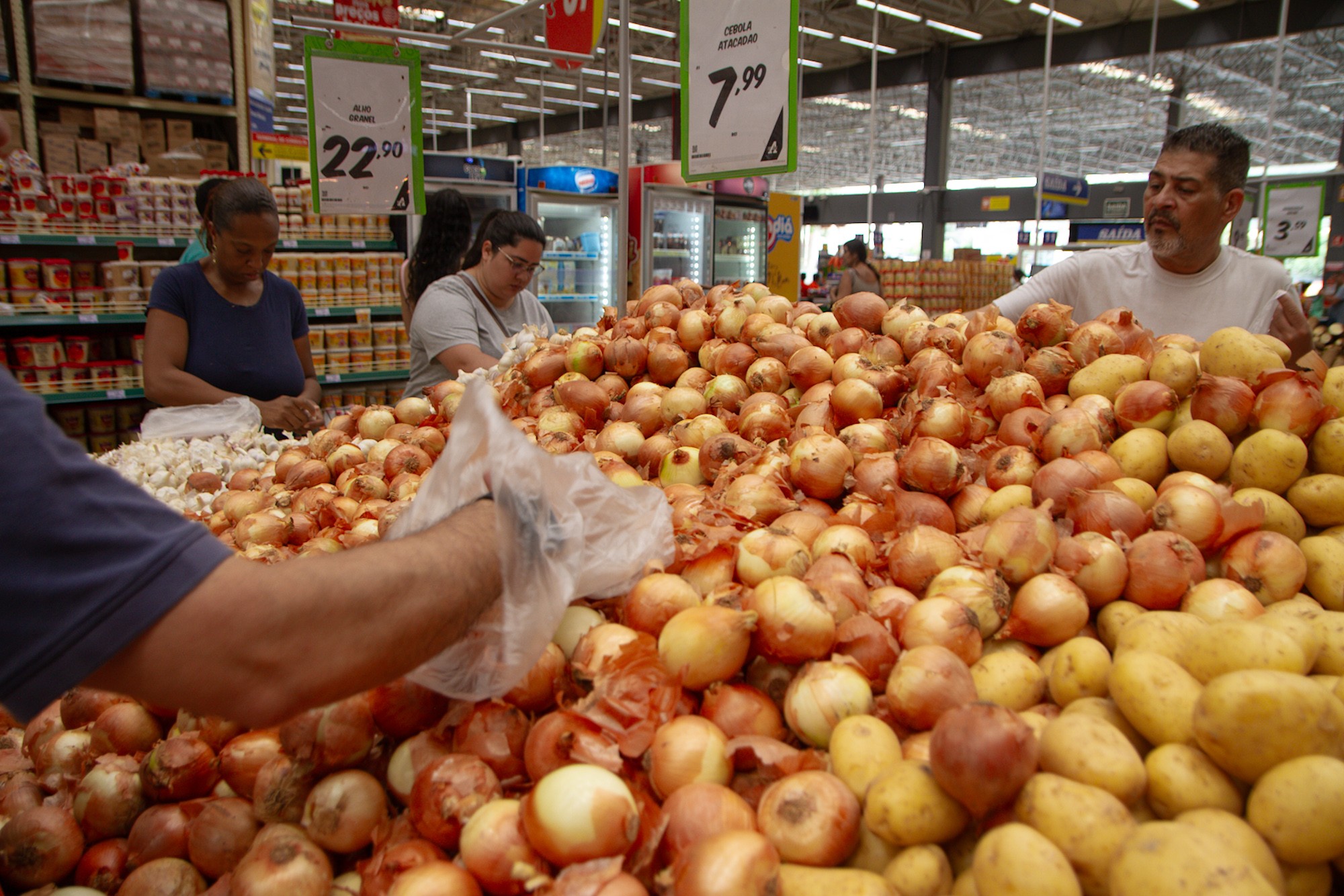 IPCA-15: preços sobem 0,44% em março, puxados por alimentação e despesas pessoais
