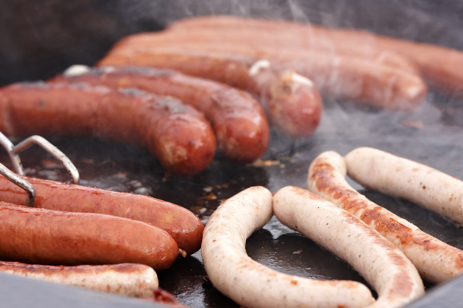 VAR da Suculência: regras para um churrasco de linguiça perfeito