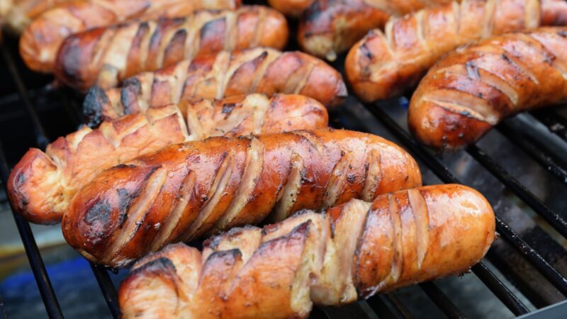 Churrasco com os amigos? Aposte na leveza e sabor das linguiças de frango