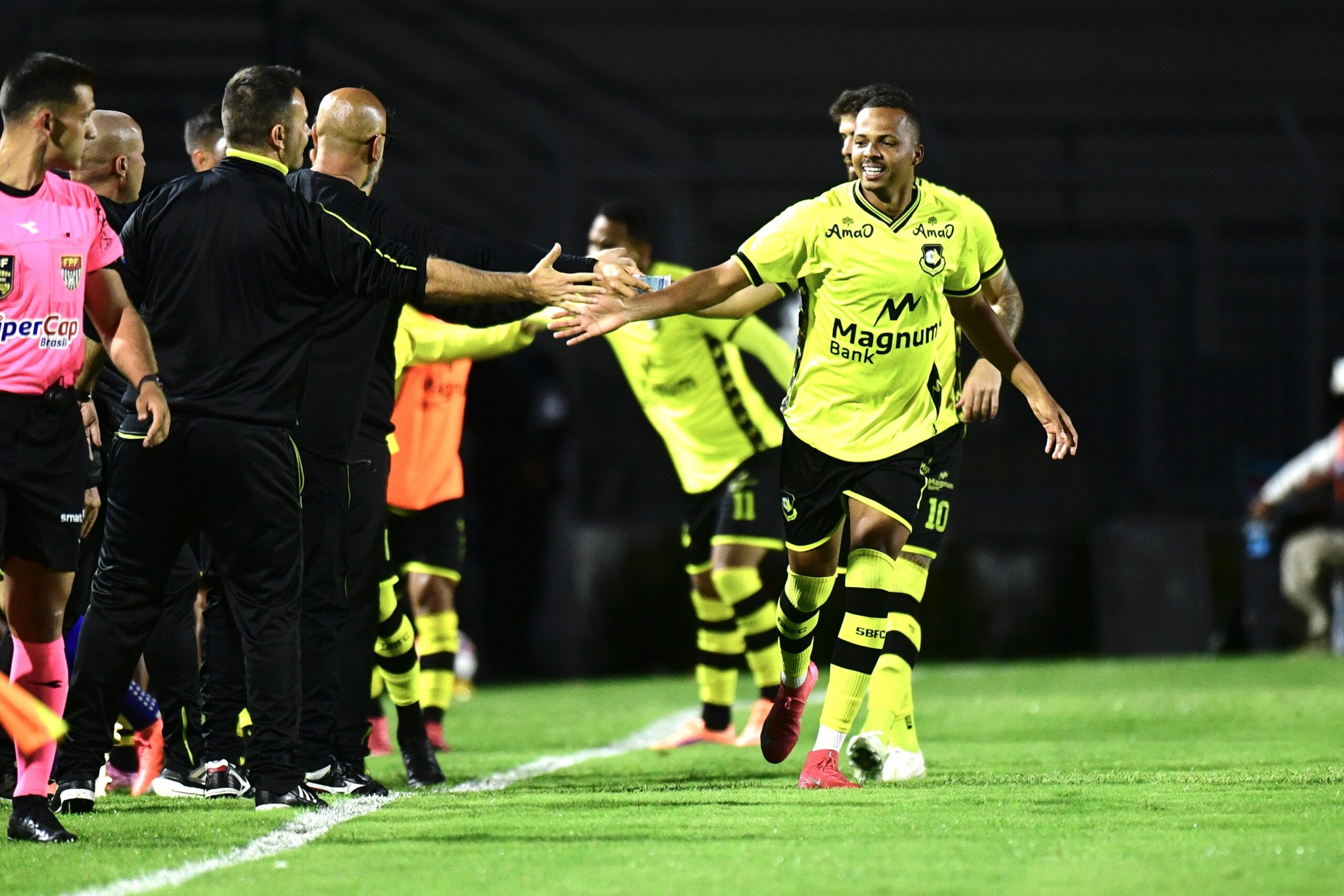 Romisson vira referência no São Bernardo para a Série B: “Em busca de mais um acesso”