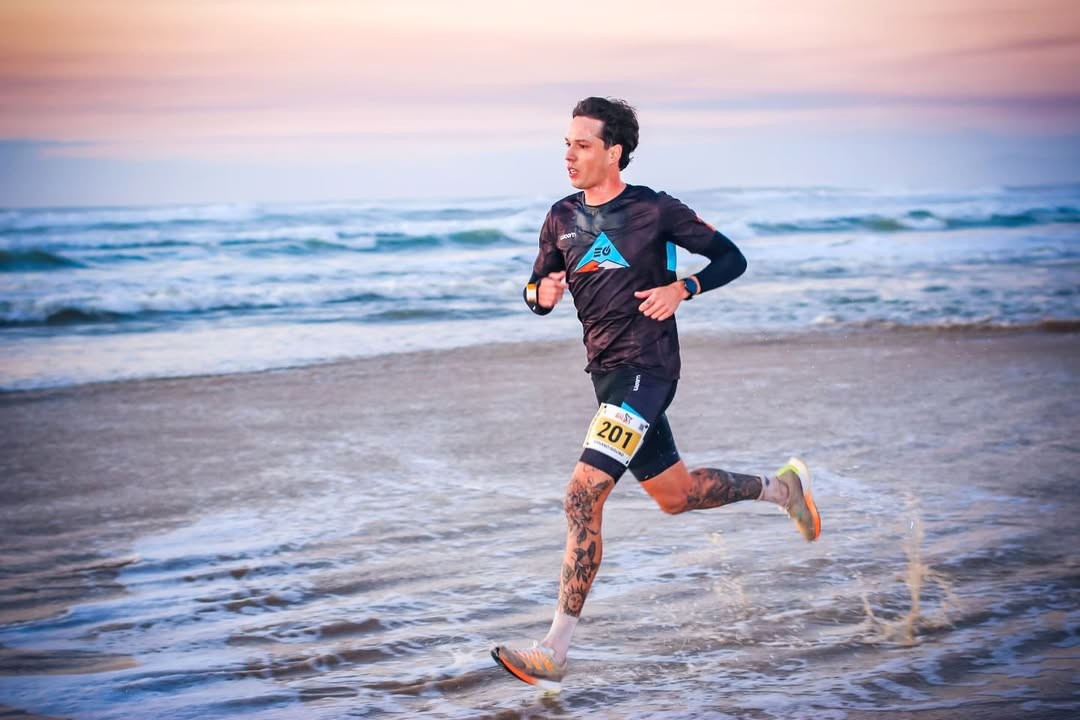 Atleta completa volta à ilha em menos de 24 horas em Florianópolis