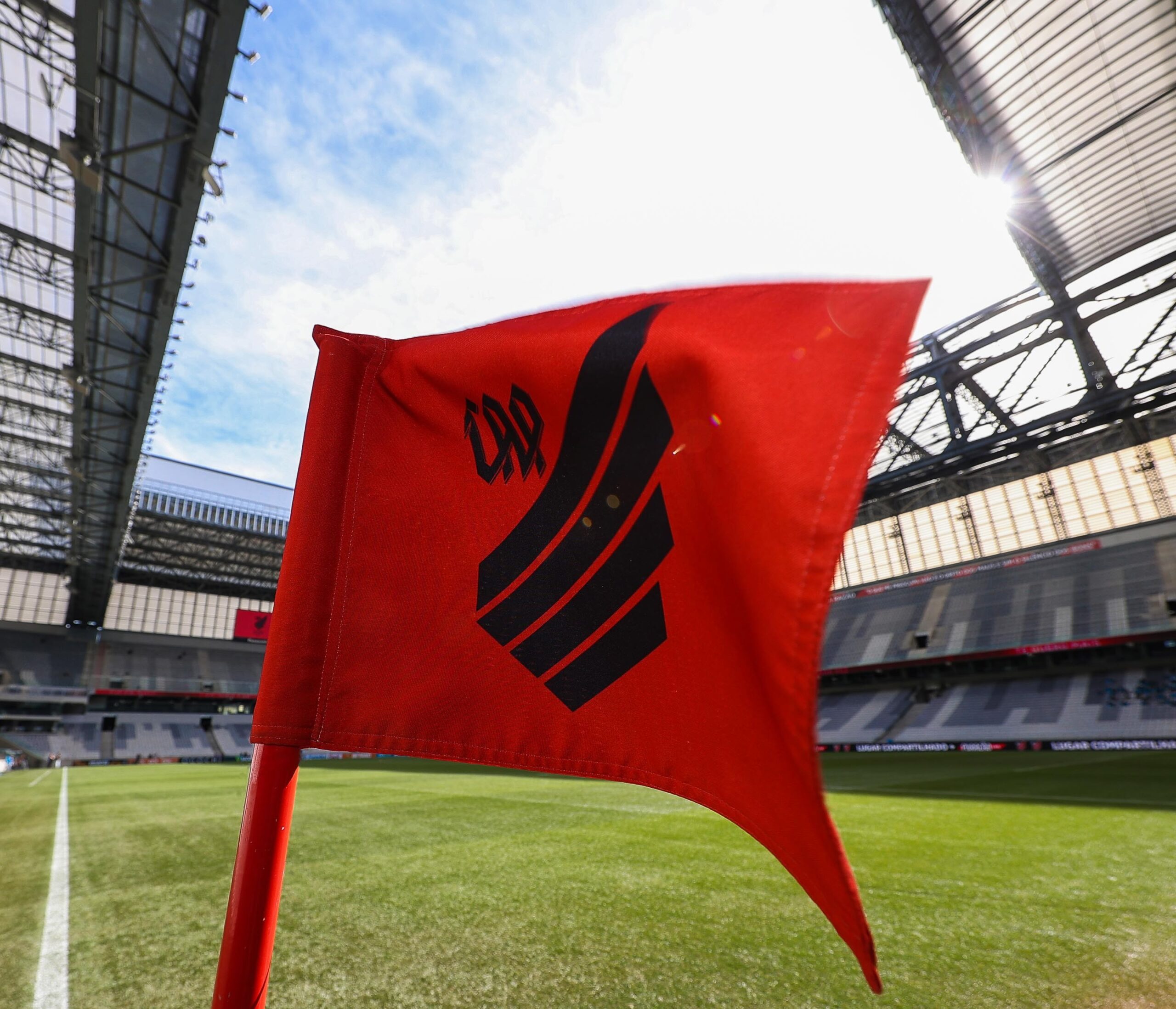 Athletico completa 102 anos em momento de reafirmação e dúvidas sobre futuro da SAF