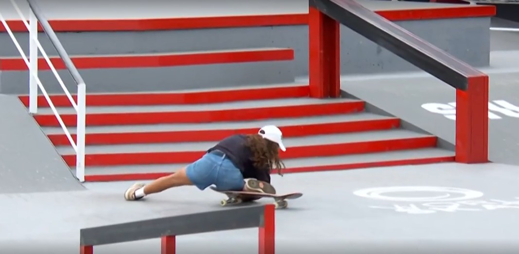 Rayssa Leal sofre queda no Mundial, chora ao deixar pista e vai a hospital para exame; assista