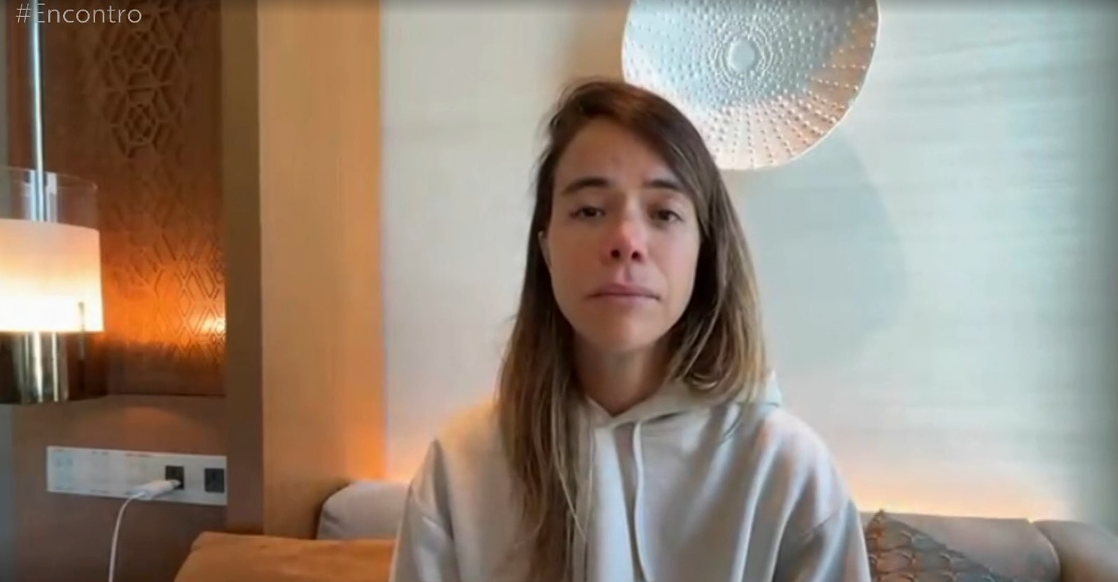 Atriz Miá Mello consegue remarcar voo do Catar ao Brasil após uma semana impedida de sair do país: ‘Ainda não estamos 100% seguros’