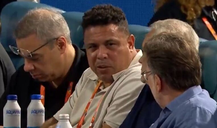 Ronaldo Fenômeno acompanha vitória de Jannik Sinner na semifinal do Miami Open