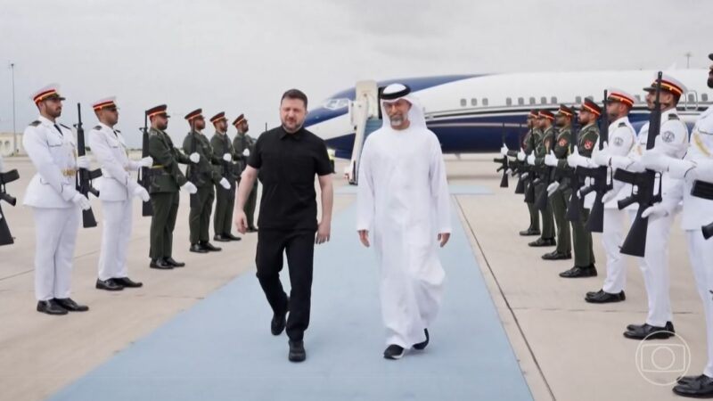 Presidente da Ucrânia visita países do Golfo e fecha acordos de cooperação de defesa militar