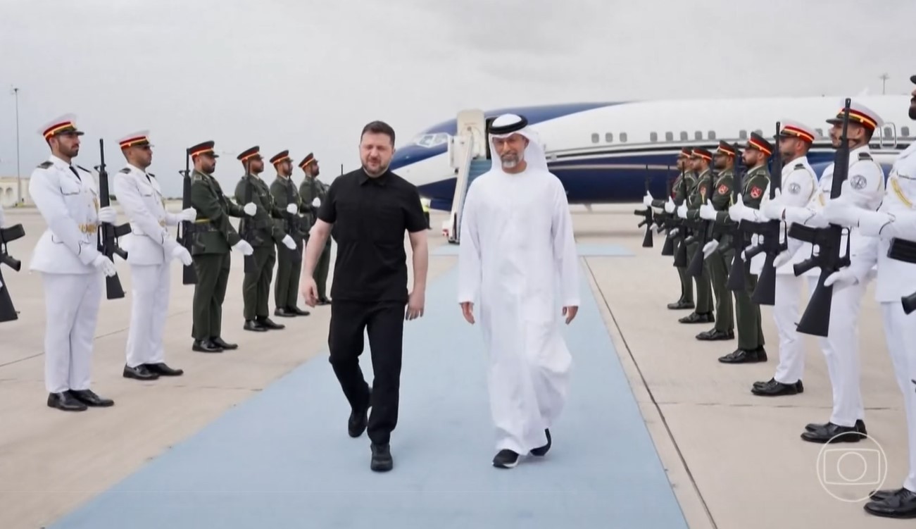 Presidente da Ucrânia visita países do Golfo e fecha acordos de cooperação de defesa militar