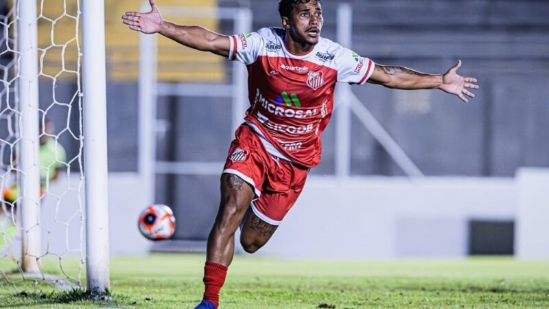 Guarani busca reforçar elenco com meia revelado por Elio Sizenando