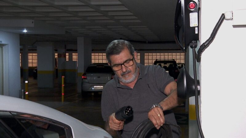 Condomínios não podem mais barrar carregador de carro elétrico em SP, mas instalação não está garantida
