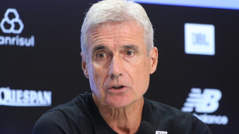 Luís Castro evita euforia no Grêmio com vantagem no Gre-Nal: “Não nos desvia do caminho”