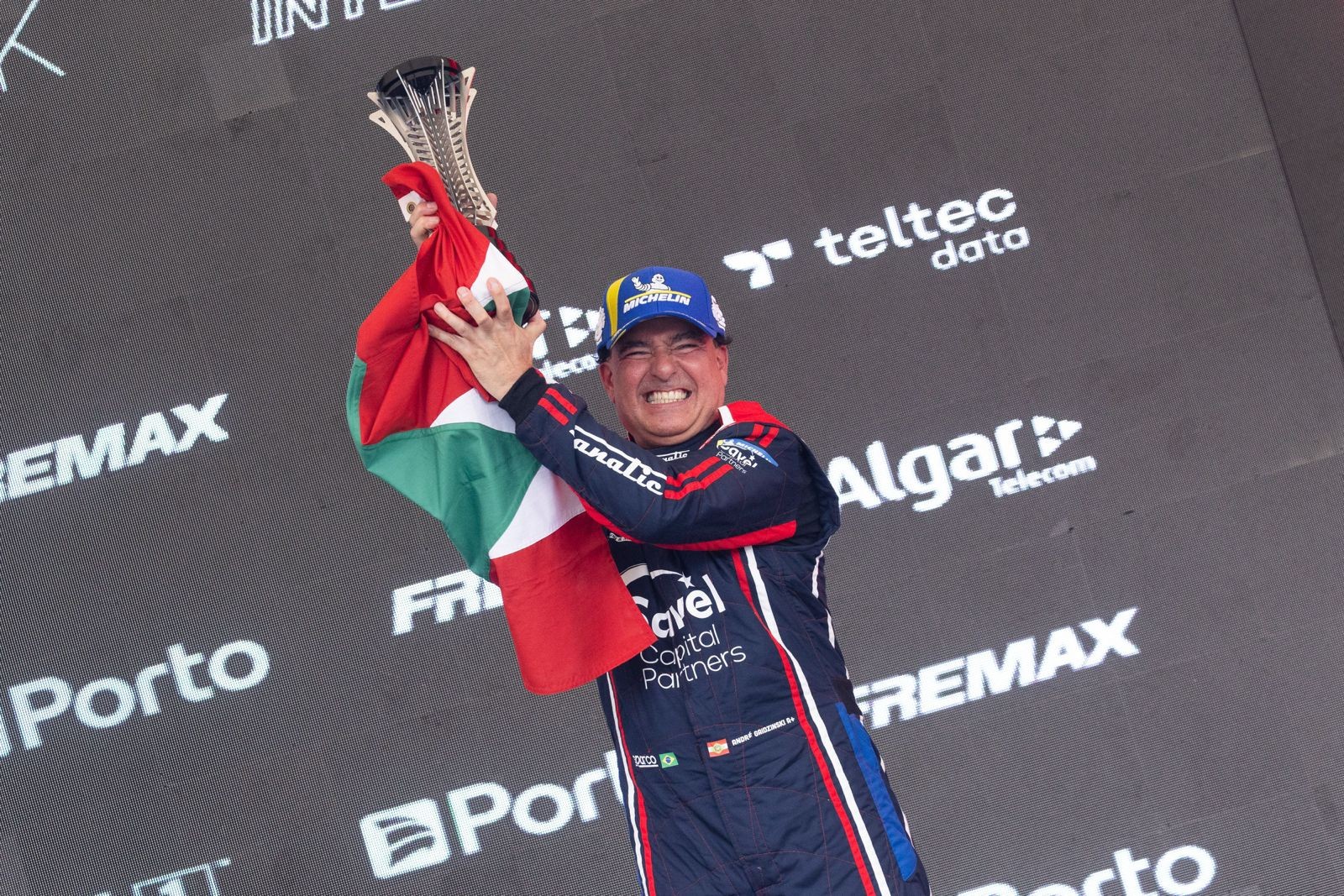 Piloto catarinense conquista pódio em Interlagos pela Porsche Cup Brasil