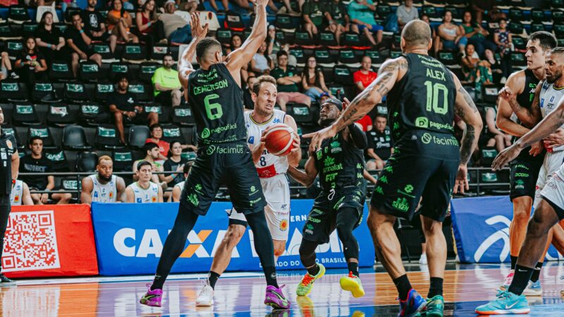 São José recebe o Bauru em duelo direto pelo NBB