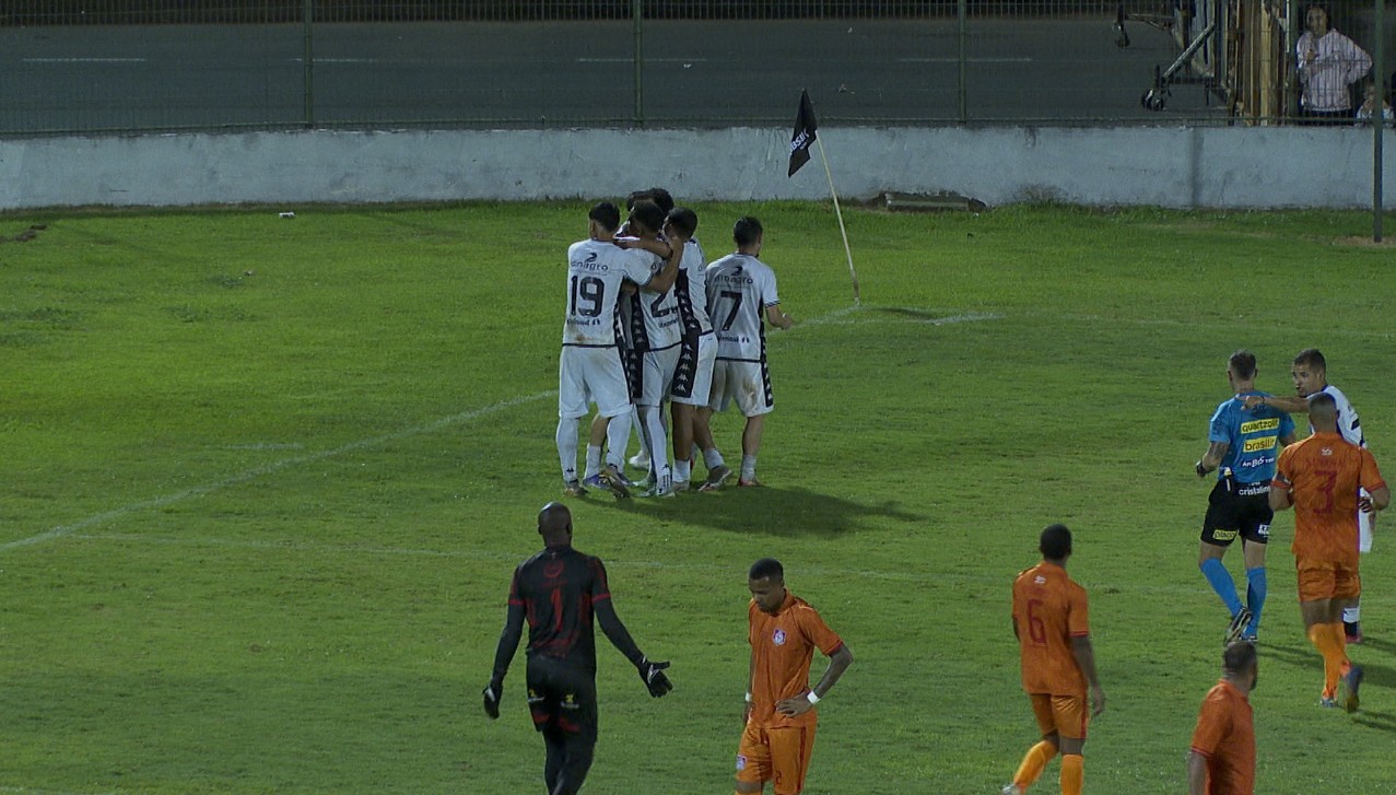 Comercial embala na A4 e Osny evita comparações com antecessores