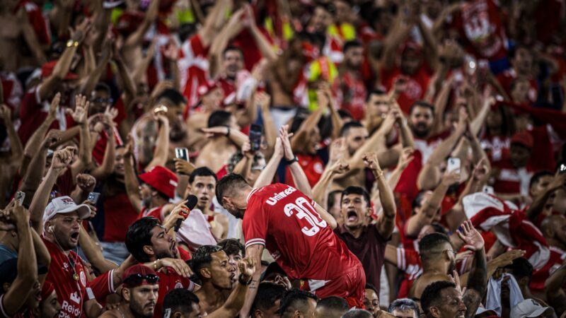Coppetti celebra título do América-RN nos braços da torcida: “Foi especial”