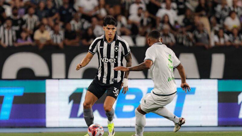 Joaquín Correa é titular pela primeira vez e busca espaço no Botafogo de Anselmi