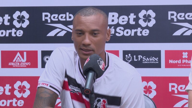 Novo zagueiro do Santa Cruz relembra passagem no Iraque: “Bombinha para lá e outra para cá”