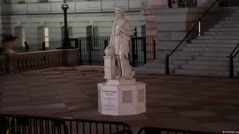 Donald Trump coloca estátua de Cristóvão Colombo na Casa Branca