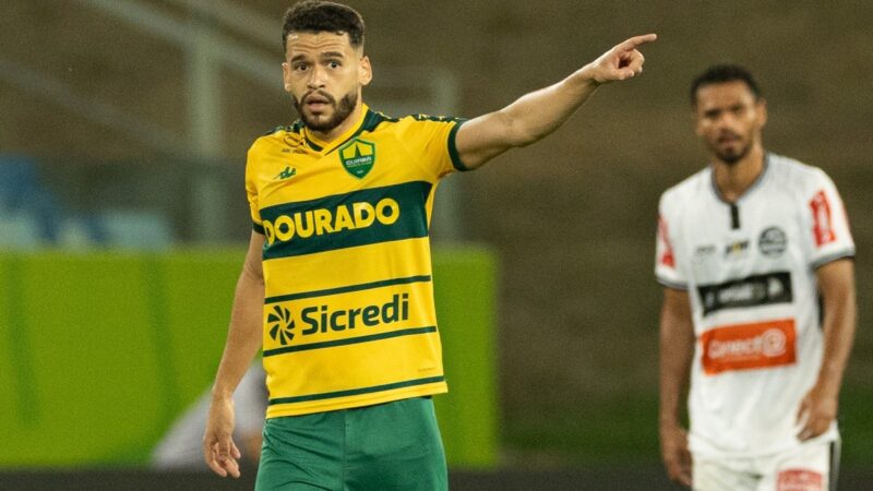 CRB acerta com Kevin e negocia com volante ex-Vasco e Palmeiras