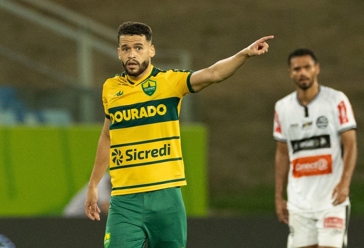 CRB acerta com Kevin e negocia com volante ex-Vasco e Palmeiras