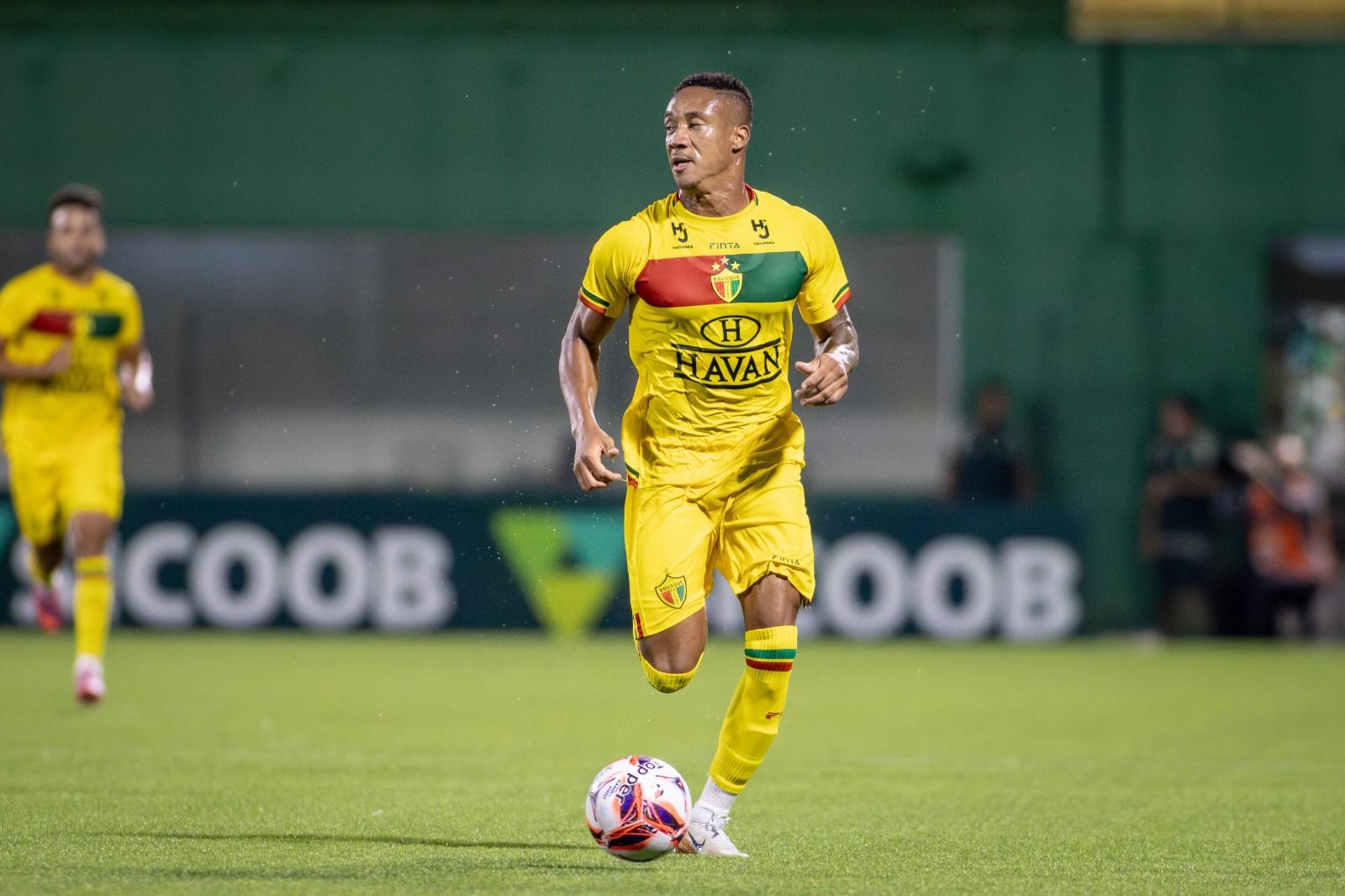 Titular do Brusque passa por cirurgia e desfalca a equipe por mais de um mês