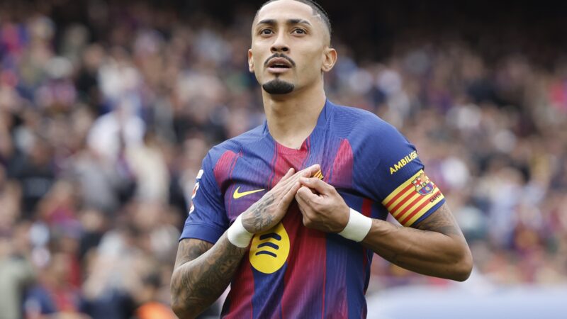 Cartola Campeões: Raphinha e Vini Junior comandam pontuações da rodada 12; veja a seleção completa