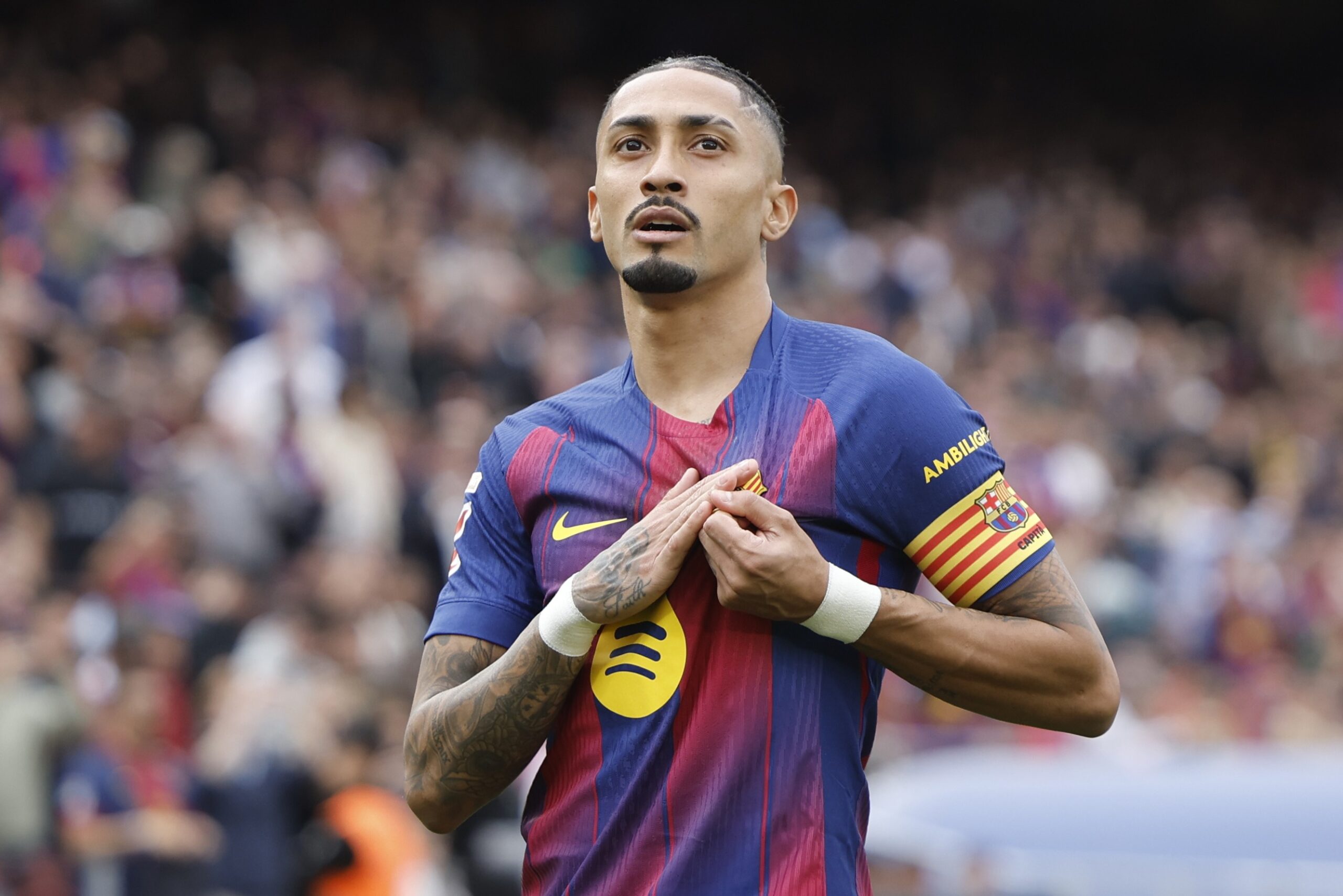 Cartola Campeões: Raphinha e Vini Junior comandam pontuações da rodada 12; veja a seleção completa