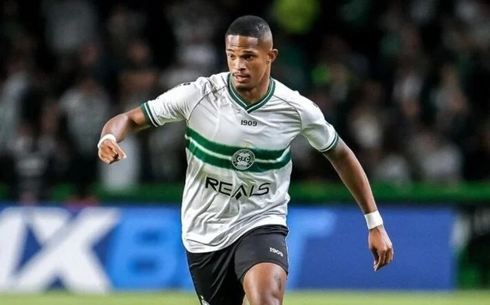 Ponte acerta com o atacante David da Hora, do Coritiba