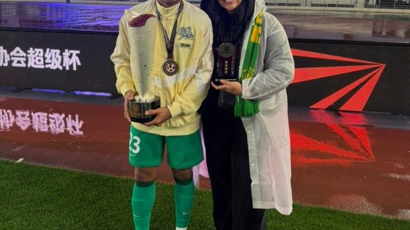 Autor de gol, Dawhan celebra segundo título na China