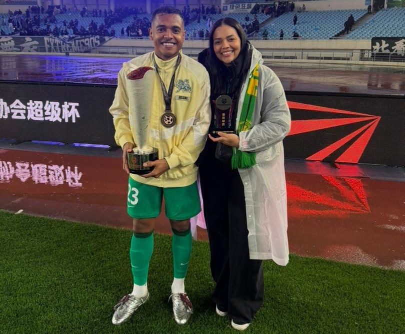 Autor de gol, Dawhan celebra segundo título na China