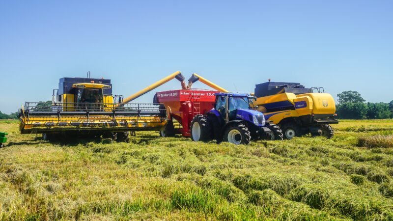 Produtores rurais relatam preços abusivos e dificuldade de encontrar diesel em plena colheita no RS e PR