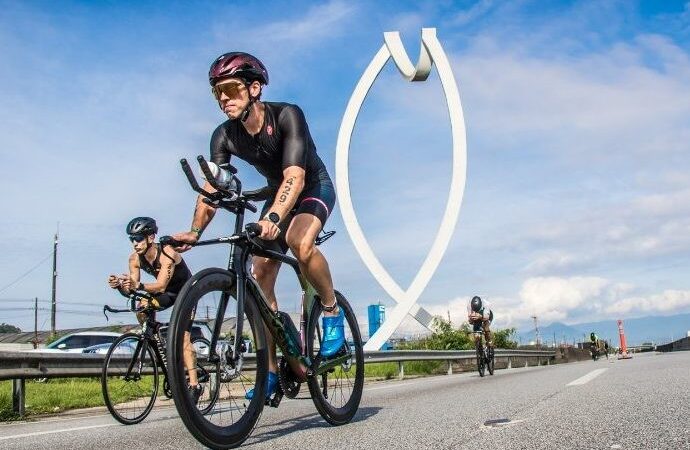 34º Triathlon Internacional de Santos reúne 1,2 mil atletas no litoral de SP