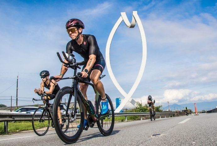 34º Triathlon Internacional de Santos reúne 1,2 mil atletas no litoral de SP