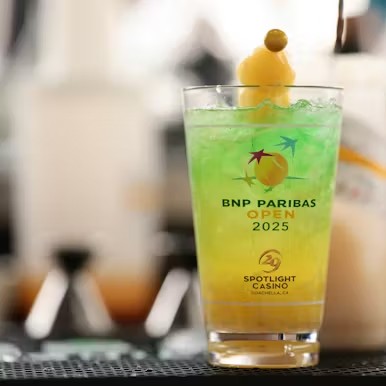 Drink de tequila com abacaxi viraliza em Indian Wells; veja o preço