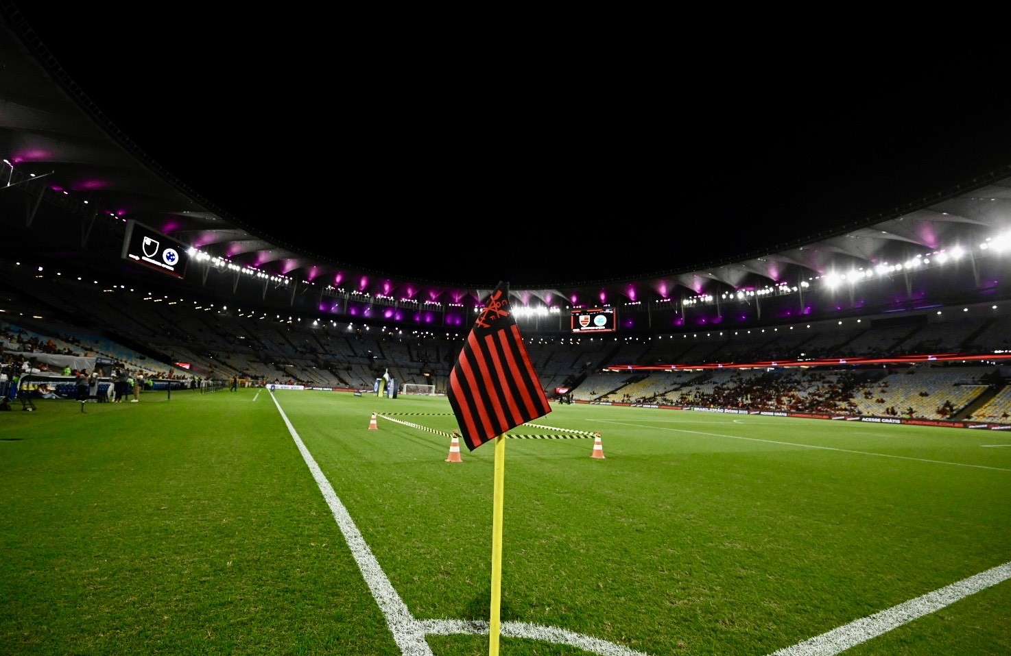 Justiça manda Flamengo abrir contas da publicidade no Maracanã