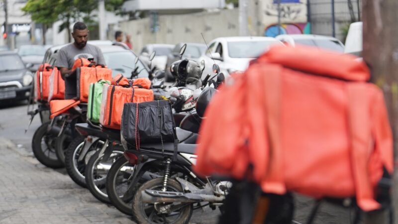 Quaest: 71% dos brasileiros são contra taxa mínima para entregas por aplicativo