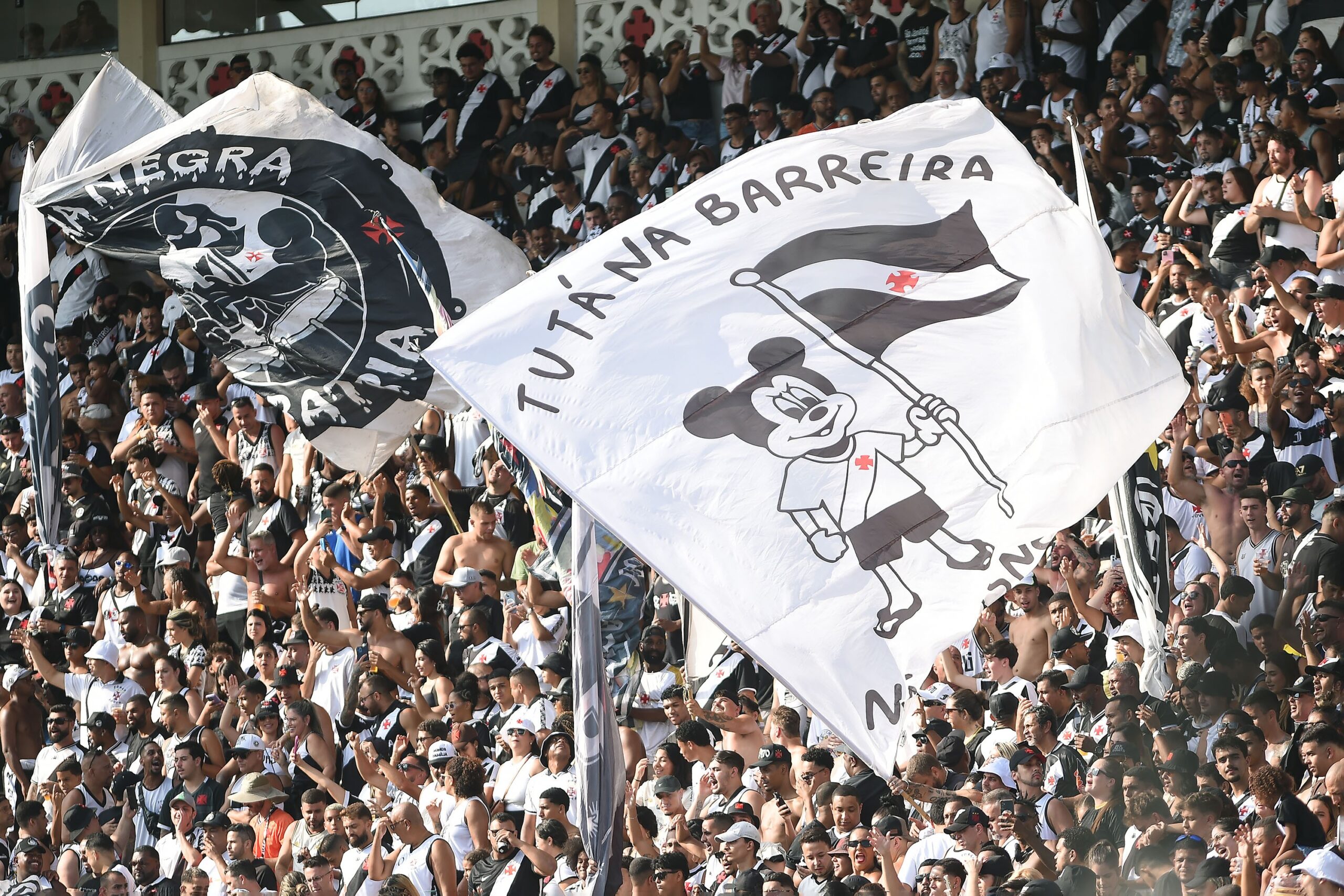 Torcida do Vasco esgota ingressos para o clássico contra o Botafogo
