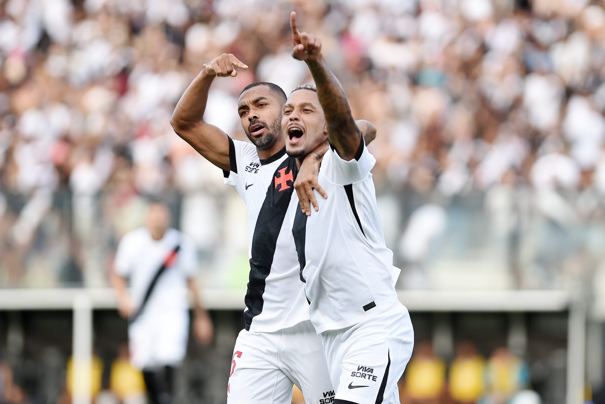Análise: vitória contra o Grêmio faz Vasco engrenar com justiça no Brasileirão