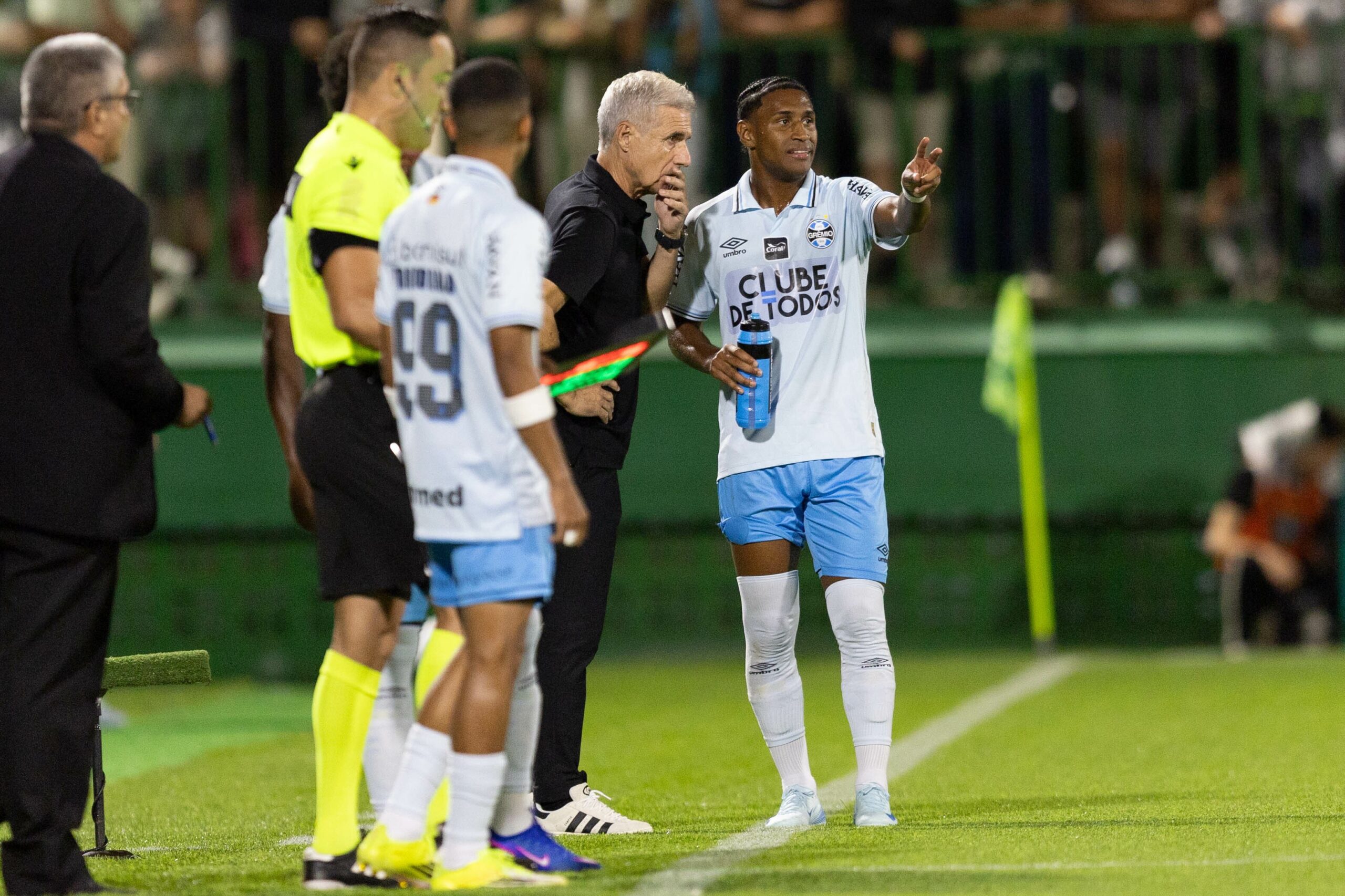 Tetê ou Enamorado? Grêmio tem disputa por posição no ataque; compare números