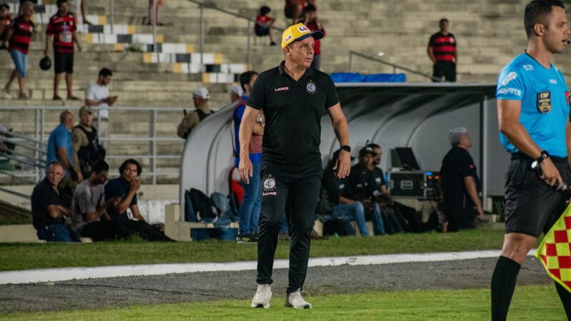Piza pede desculpas por eliminação no Paraibano e deixa renovação com Campinense em aberto