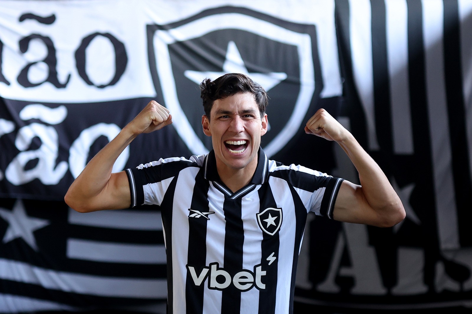 Ferraresi é convocado para amistosos da Venezuela e desfalca Botafogo no Brasileirão