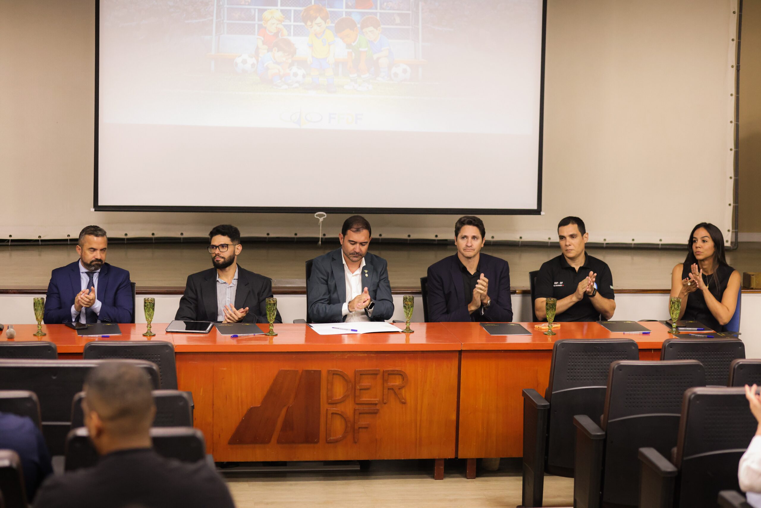 FFDF lança campanha contra insultos nas categorias de base