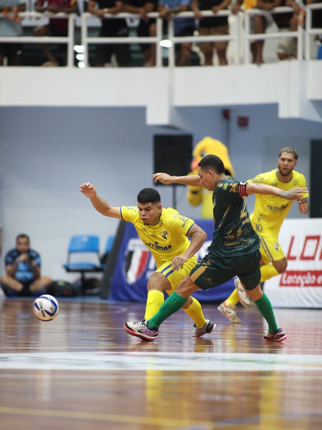 IAPE e Campo Largo empatam no Castelinho pela Copa do Brasil de Futsal