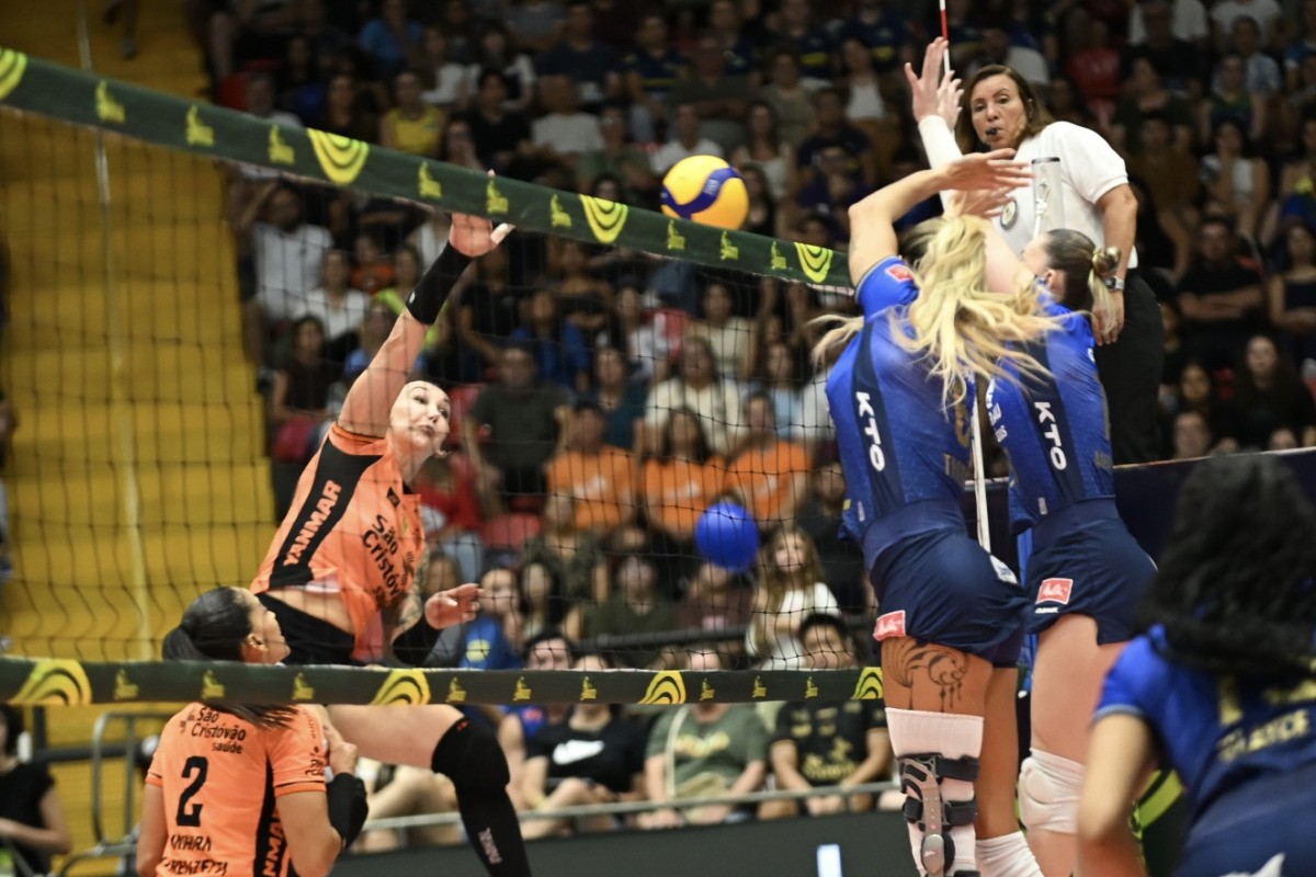 Após polêmica, Tifanny sai do banco, muda o jogo e é campeã da Copa Brasil por Osasco: “Me senti tão acolhida”