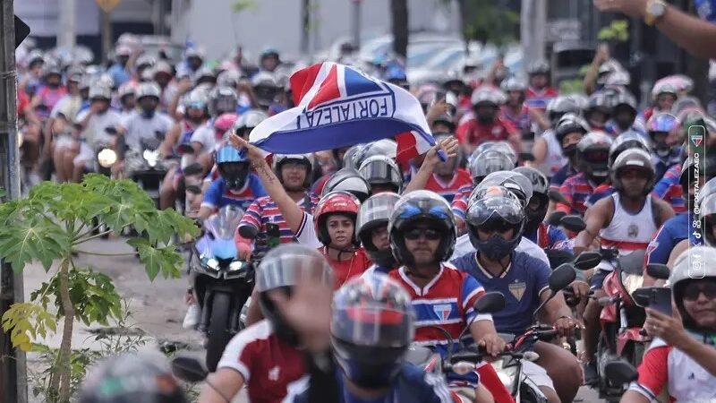 Fortaleza comemora título do Cearense em carreata com torcedores; veja