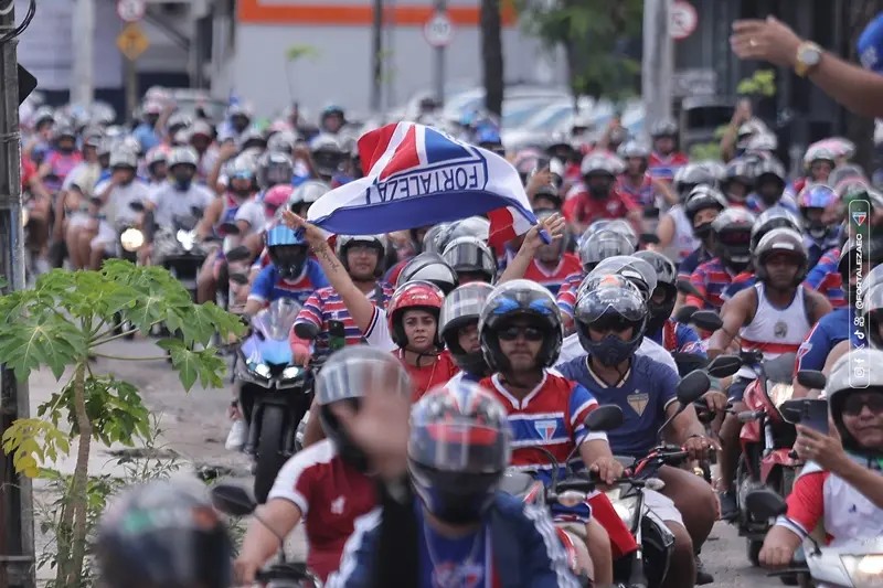 Fortaleza comemora título do Cearense em carreata com torcedores; veja