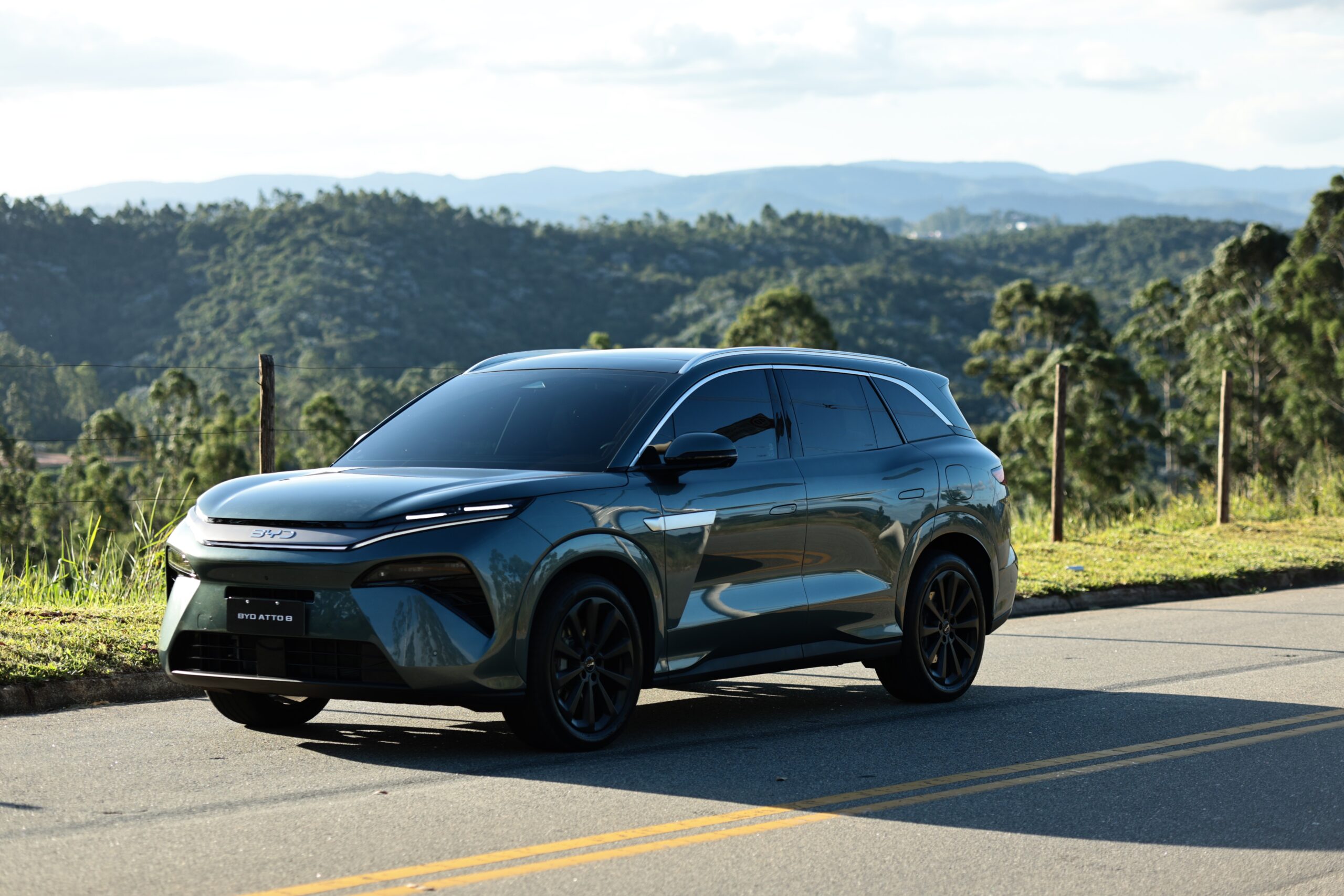 BYD Atto 8: quais os pontos fortes e fracos do SUV híbrido mais caro da marca; veja o teste