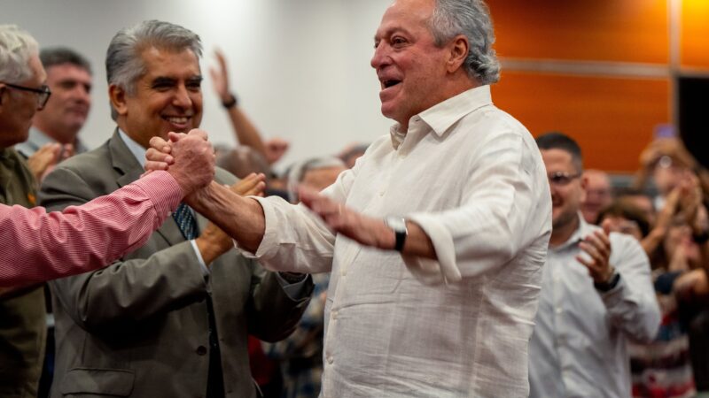 Conselho do Inter aprova construção de estátua de Abel Braga no Beira-Rio