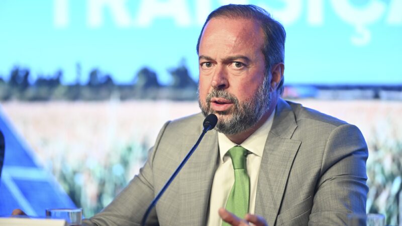 Crise no Oriente Médio: Silveira diz que governo avalia necessidade de medidas para conter alta do petróleo