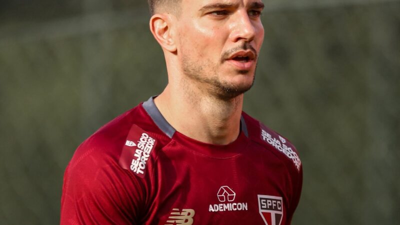 Cédric perde espaço e some até das listas de relacionados no São Paulo