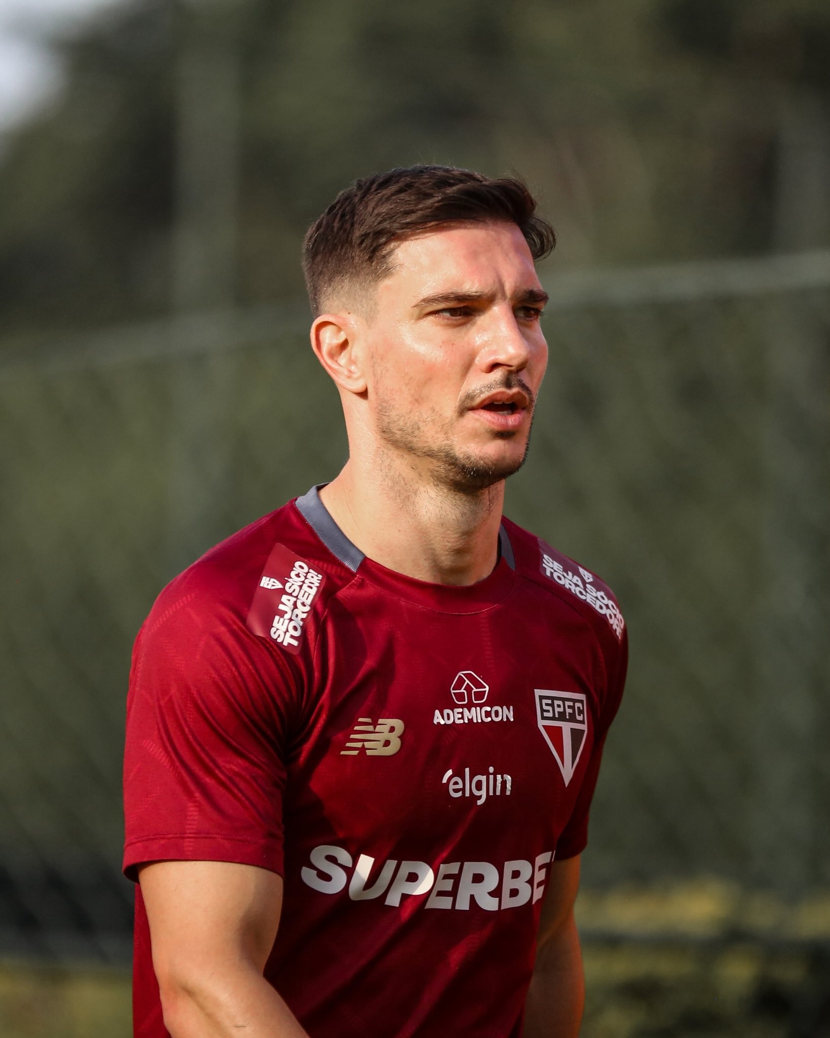 Cédric perde espaço e some até das listas de relacionados no São Paulo